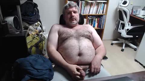 Woman message me men do not make demands and dont ask for pm only ladies. online show from April 2026 02:42:01 PM