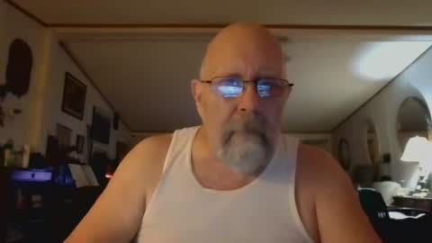 Snapshot of ogusbogus chatting on December 2025 11:34:02 PM Maximus No Mo online show from December 2025 11:34:02 PM