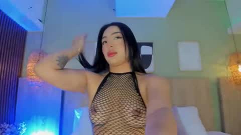 Snapshot of oh_hollyy chatting on December 2025 11:17:01 AM Holly online show from December 2025 11:17:01 AM