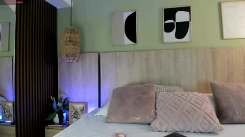 Holly online show from April 2026 11:17:01 AM