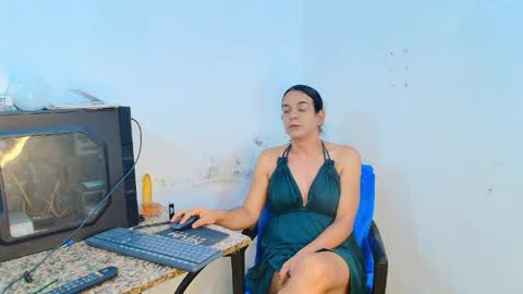 Snapshot of oh_tique chatting on April 2026 01:55:02 AM LU online show from April 2026 01:55:02 AM