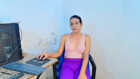 Snapshot of oh_tique chatting on April 2026 02:06:01 AM LU online show from April 2026 02:06:01 AM