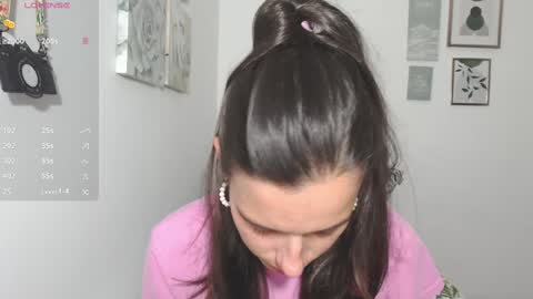 ohanna_ online show from November 2025 10:21:01 PM