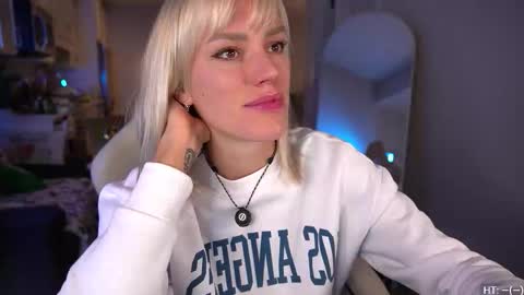 Kelly online show from November 2025 11:26:02 PM