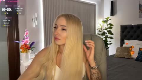 Emma online show from October 2025 11:46:02 PM