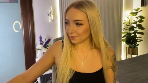 Emma online show from November 2025 02:09:01 AM