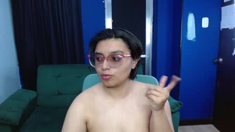 Snapshot of ohmysqueak chatting on April 2026 01:11:02 AM ohmysqueak online show from April 2026 01:11:02 AM