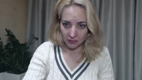 Mari online show from October 2025 08:52:02 PM