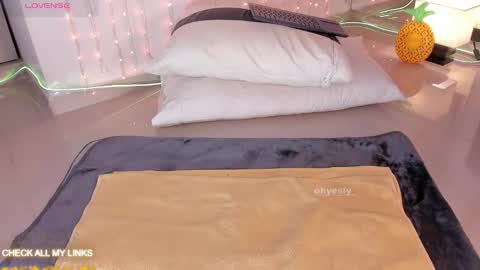 ohyesly_ online show from January 2026 10:08:02 AM