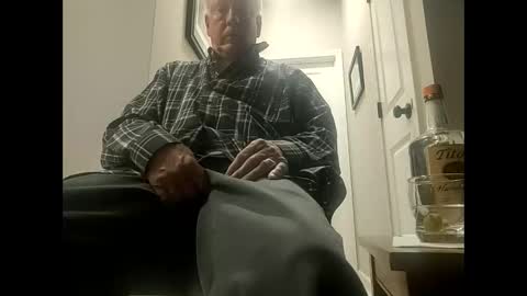 Snapshot of oldsubman chatting on January 2025 10:49:02 PM oldsubman online show from January 2025 10:49:02 PM