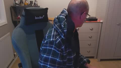 oldveteranuk online show from September 2025 04:56:01 AM