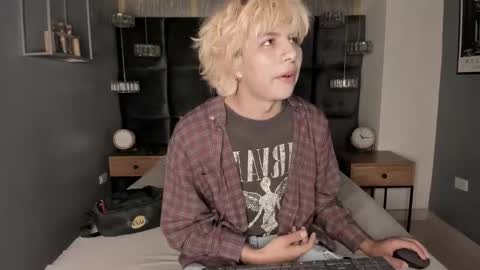 oliiverr22 online show from November 2025 06:30:01 PM