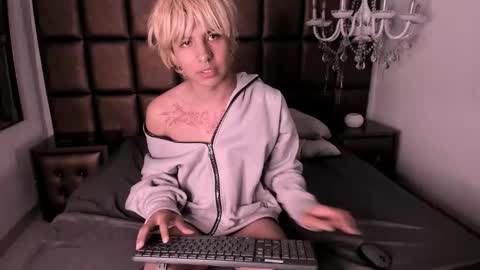 oliiverr22 online show from November 2025 02:13:01 PM