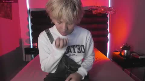 oliiverr22 online show from December 2025 12:14:02 PM