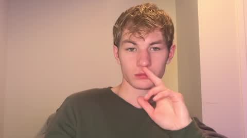 Snapshot of oliver_beck chatting on December 2024 02:43:02 AM Oliver Beck online show from December 2024 02:43:02 AM