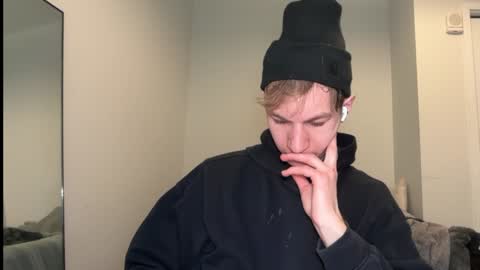 Snapshot of oliver_beck chatting on February 2025 07:13:01 PM Oliver Beck online show from February 2025 07:13:01 PM