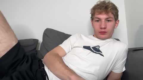 Snapshot of oliver_beck chatting on February 2025 02:03:02 AM Oliver Beck online show from February 2025 02:03:02 AM