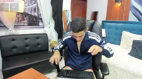 Oliver Chaze  online show from April 2026 10:47:02 PM