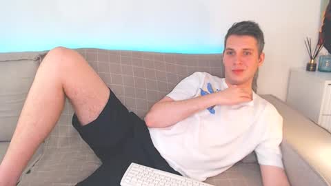 Oliver online show from February 2025 02:05:01 PM