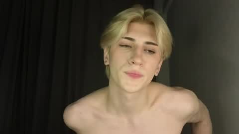 Snapshot of oliver_star_boy chatting on May 2026 04:57:01 PM oliver online show from May 2026 04:57:01 PM