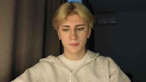 Snapshot of oliver_star_boy chatting on May 2026 12:00:02 PM oliver online show from May 2026 12:00:02 PM