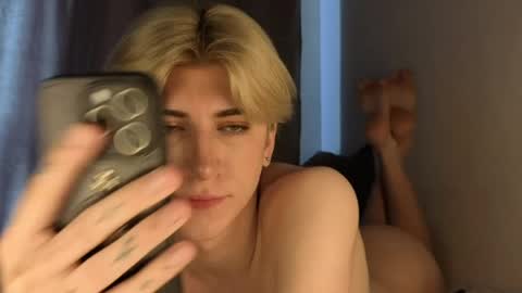 Snapshot of oliver_star_boy chatting on May 2026 09:17:01 AM oliver online show from May 2026 09:17:01 AM
