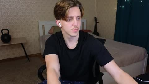 Snapshot of oliver_travis chatting on December 2024 12:02:02 AM Oliver Evans online show from December 2024 12:02:02 AM