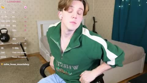 Snapshot of oliver_travis chatting on December 2024 11:46:02 PM Oliver Evans online show from December 2024 11:46:02 PM