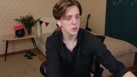 Snapshot of oliver_travis chatting on January 2025 12:37:02 AM Oliver Evans online show from January 2025 12:37:02 AM