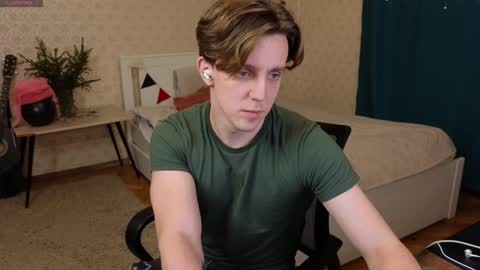 Snapshot of oliver_travis chatting on January 2025 11:58:02 PM Oliver Evans online show from January 2025 11:58:02 PM