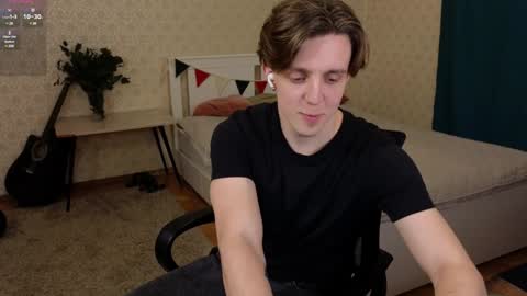 Snapshot of oliver_travis chatting on January 2025 11:32:02 PM Oliver Evans online show from January 2025 11:32:02 PM