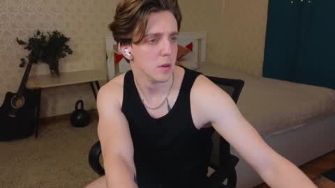 Snapshot of oliver_travis chatting on February 2025 12:39:01 AM Oliver Evans online show from February 2025 12:39:01 AM