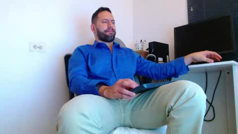 Snapshot of oliverdrew1 chatting on May 2026 04:36:02 PM oliver online show from May 2026 04:36:02 PM