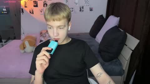 Snapshot of olivertasty chatting on September 2025 07:10:02 AM oliver online show from September 2025 07:10:02 AM