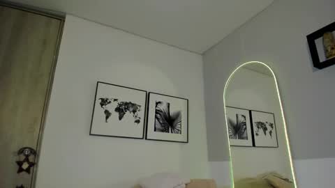 Olivia Collins online show from January 2026 12:09:02 PM