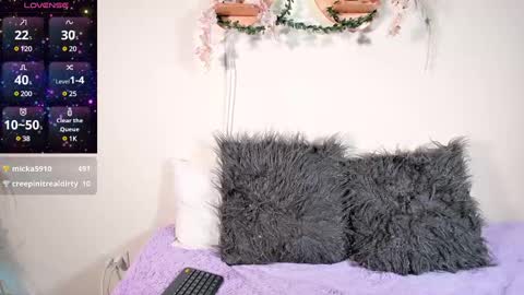 Olivia  happyness  online show from December 2024 04:25:01 PM