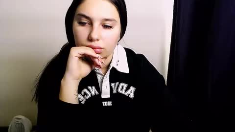 Olivia online show from October 2025 04:02:01 AM