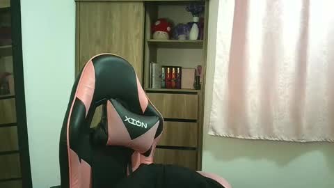 Olivia online show from November 2025 01:10:01 PM