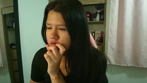Snapshot of olivia_watson_ chatting on May 2026 12:04:02 PM Olivia online show from May 2026 12:04:02 PM