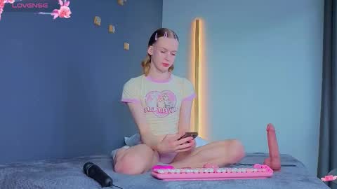 oliviaapink online show from October 2025 10:54:02 AM