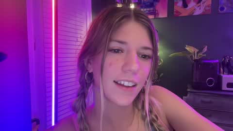 Snapshot of oliviahansleyy chatting on December 2024 03:48:02 AM Olivia online show from December 2024 03:48:02 AM