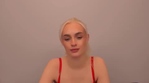 Snapshot of oliviahappy chatting on December 2025 07:20:02 PM oliviaBeauty online show from December 2025 07:20:02 PM