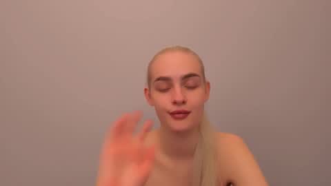 Snapshot of oliviahappy chatting on December 2025 09:11:01 PM oliviaBeauty online show from December 2025 09:11:01 PM