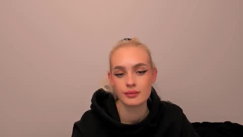 Snapshot of oliviahappy chatting on February 2026 08:03:02 PM oliviaBeauty online show from February 2026 08:03:02 PM