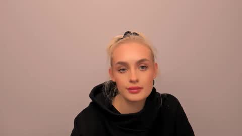 Snapshot of oliviahappy chatting on February 2026 02:45:01 PM oliviaBeauty online show from February 2026 02:45:01 PM