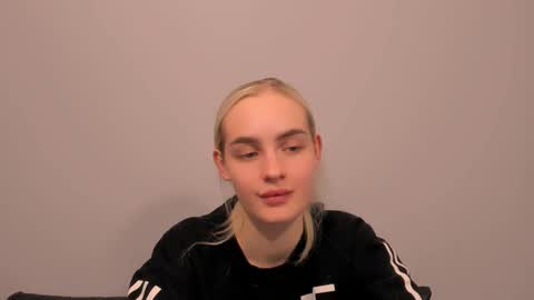 Snapshot of oliviahappy chatting on February 2026 04:57:01 PM oliviaBeauty online show from February 2026 04:57:01 PM