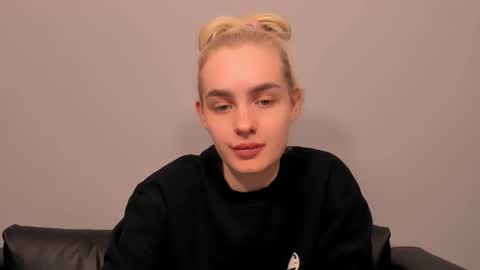 Snapshot of oliviahappy chatting on February 2026 06:49:02 PM oliviaBeauty online show from February 2026 06:49:02 PM