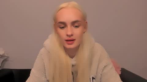 Snapshot of oliviahappy chatting on March 2026 05:53:01 PM oliviaBeauty online show from March 2026 05:53:01 PM