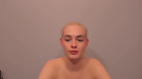 Snapshot of oliviahappy chatting on March 2026 09:10:02 PM oliviaBeauty online show from March 2026 09:10:02 PM