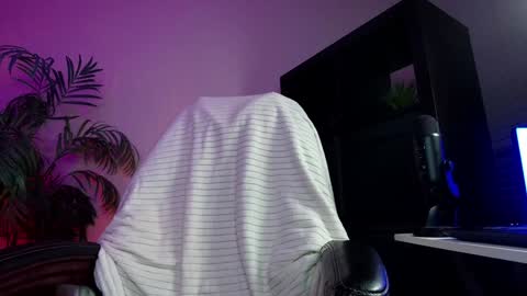 Olivia Owens online show from February 2025 09:21:01 AM